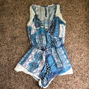 ‼️LAST CHANCE‼️Beautiful Blue Paisley Romper!